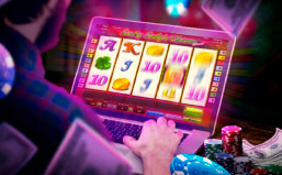 Игрок перед автоматом